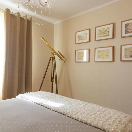 Azor Apartment *